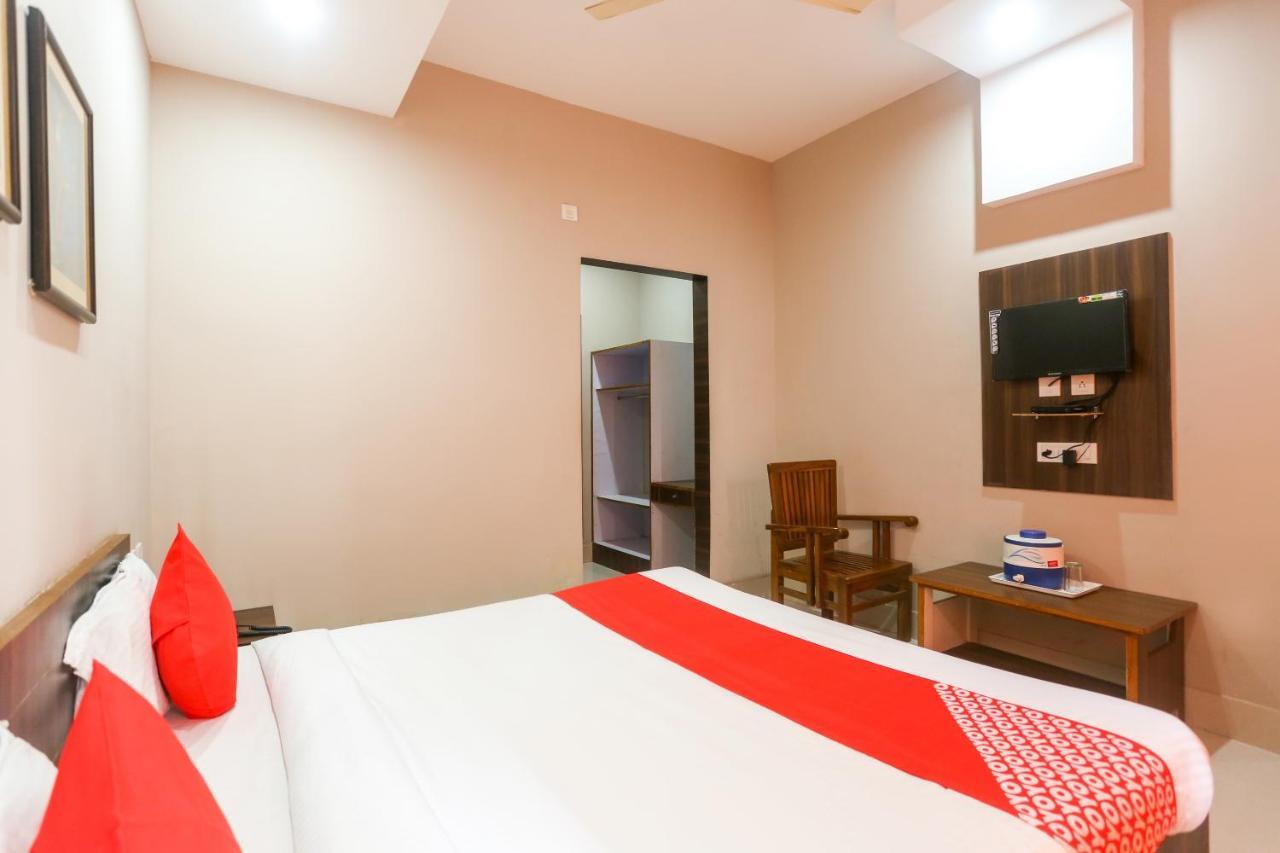 פורי Oyo 61586 Hotel Narmada Bhavan מראה חיצוני תמונה