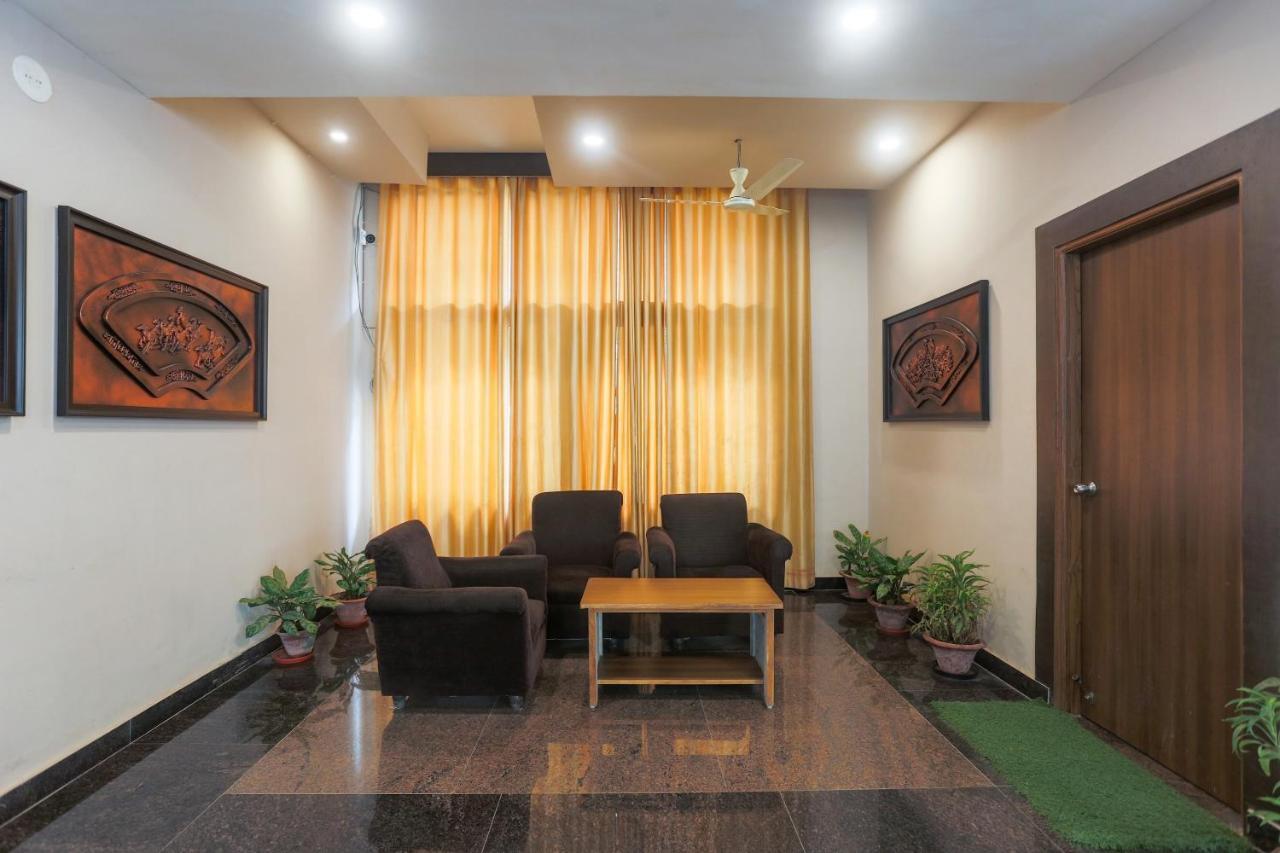 פורי Oyo 61586 Hotel Narmada Bhavan מראה חיצוני תמונה